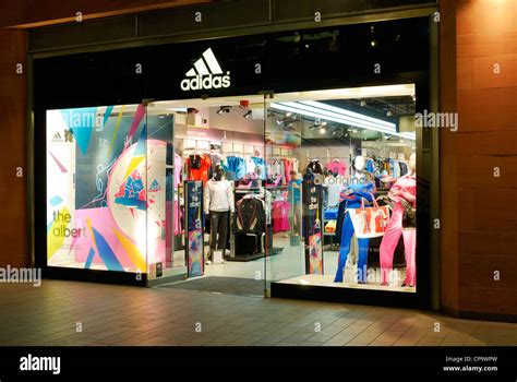 Adidas sports outlet amsterdam